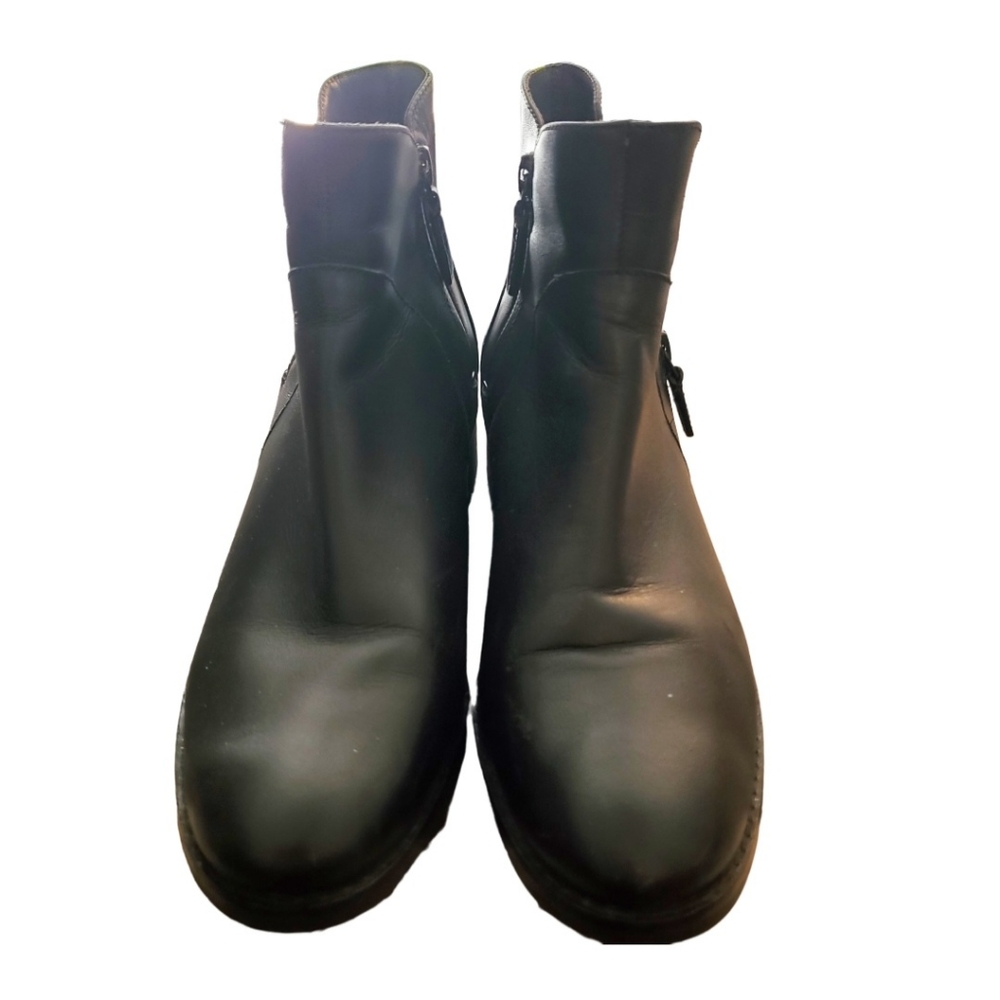 Cole Haan Black Round toe Booties zippers on each side waterproof 6.5